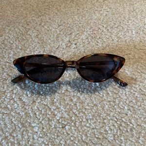 NWOT Women’s Cat Eye Sunglasses